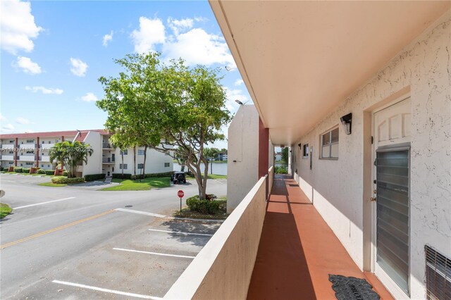 9220 S Hollybrook Lake Dr Unit 208, Pembroke Pines, FL 33025 - balcony featuring a residential view