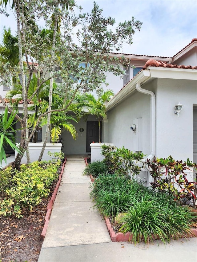 8014 Big Pine Way, Riviera Beach, FL 33407 - entrance to property featuring stucco siding and a tile roof