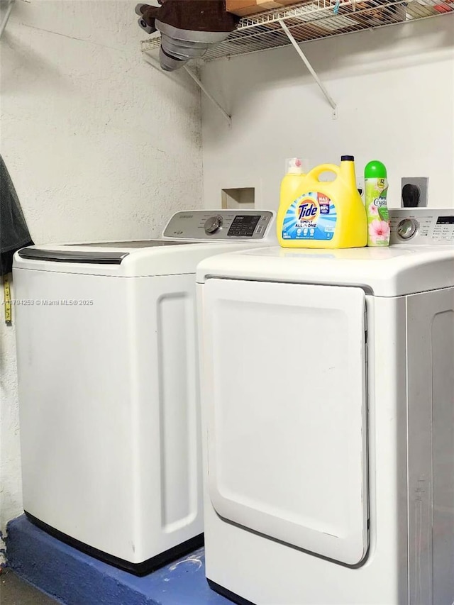 8014 Big Pine Way, Riviera Beach, FL 33407 - laundry room featuring washing machine and dryer
