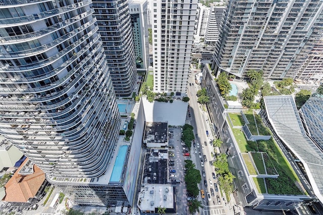 801 S Miami Ave Unit 3510, Miami, FL 33130 - aerial view of property and surrounding area featuring a pool area and nearby urban area