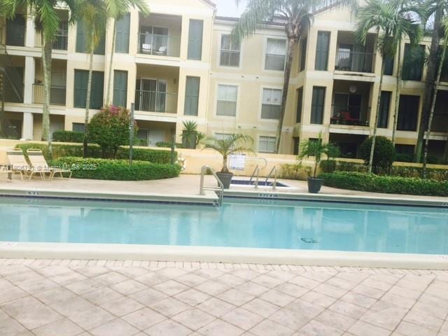 927 Riverside Dr Unit 326, Coral Springs, FL 33071 - view of community pool
