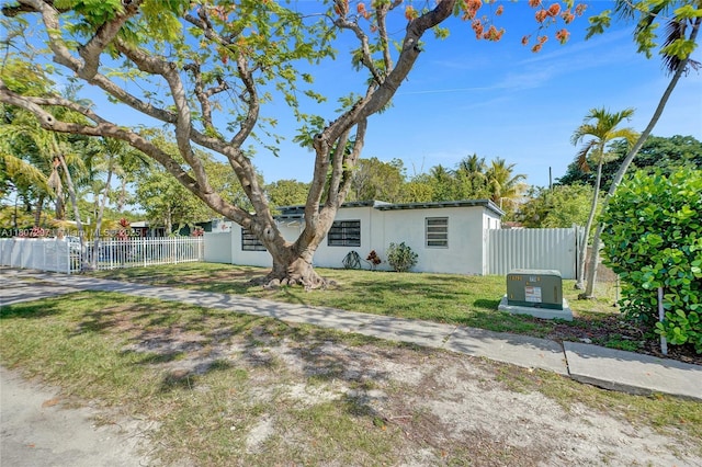 45 NW 127th St, North Miami, FL 33168 - view of front facade featuring stucco siding