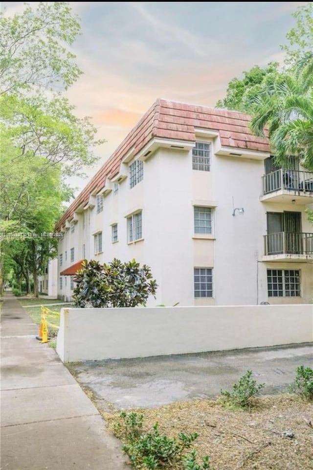 1100 Salzedo St Unit 3A, Coral Gables, FL 33134 - view of home's exterior featuring stucco siding and mansard roof
