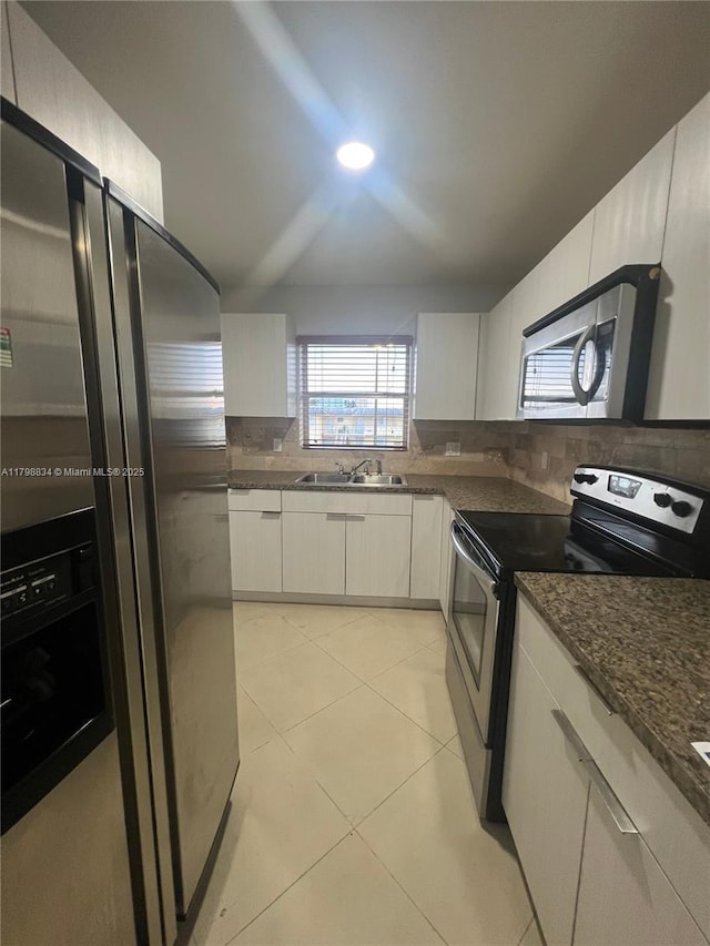 7368 SW 82nd St Unit E215, Miami, FL 33143 - kitchen with stainless steel appliances, decorative backsplash, a sink, and light tile patterned floors