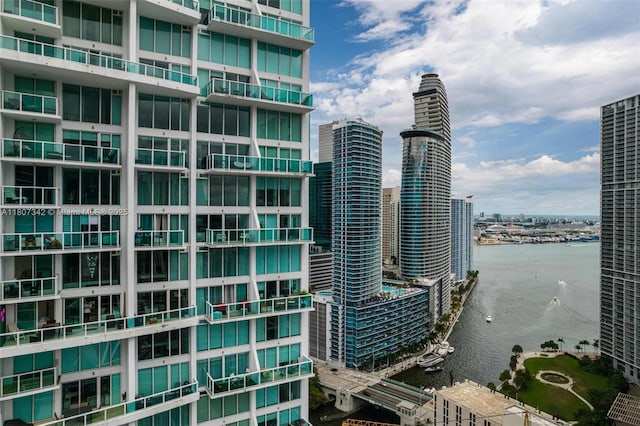 41 SE 5th St Unit 2008, Miami, FL 33131 - city view featuring a large body of water