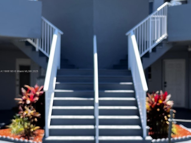 1723 NE Miami Gardens Dr Unit 137, Miami, FL 33179 - view of stairway