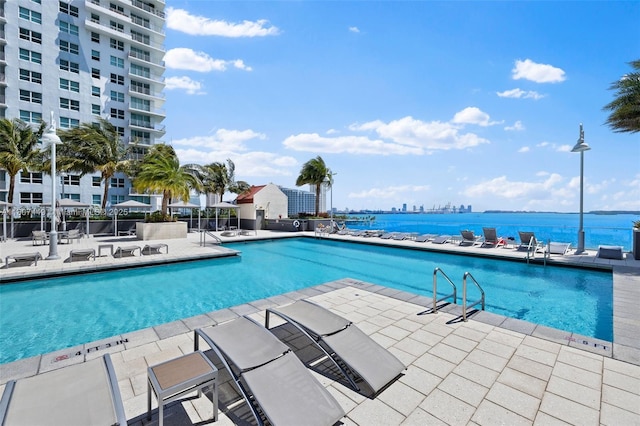 1155 Brickell Bay Dr Unit 2005, Miami, FL 33131 - community pool with a patio area
