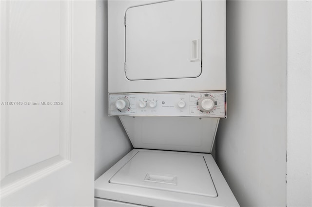 1155 Brickell Bay Dr Unit 2005, Miami, FL 33131 - laundry area featuring estacked washer and dryer