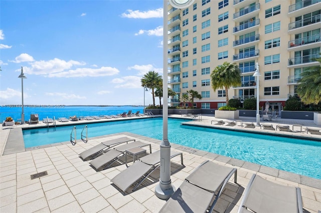 1155 Brickell Bay Dr Unit 2005, Miami, FL 33131 - community pool featuring a patio
