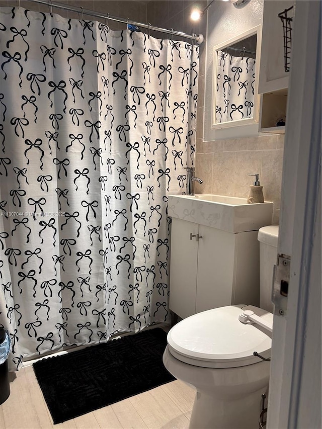 6516 Flagler St, Hollywood, FL 33023 - bathroom with tile walls, toilet, vanity, and a shower with curtain