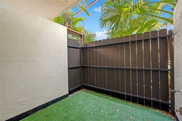 19412 NE 26th Ave Unit 143B, Miami, FL 33180 - view of yard