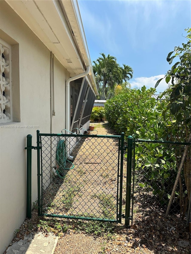 2040 N Hibiscus Dr, North Miami, FL 33181 - view of gate