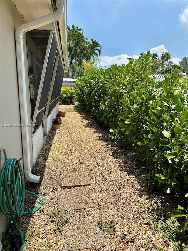 2040 N Hibiscus Dr, North Miami, FL 33181 - view of yard