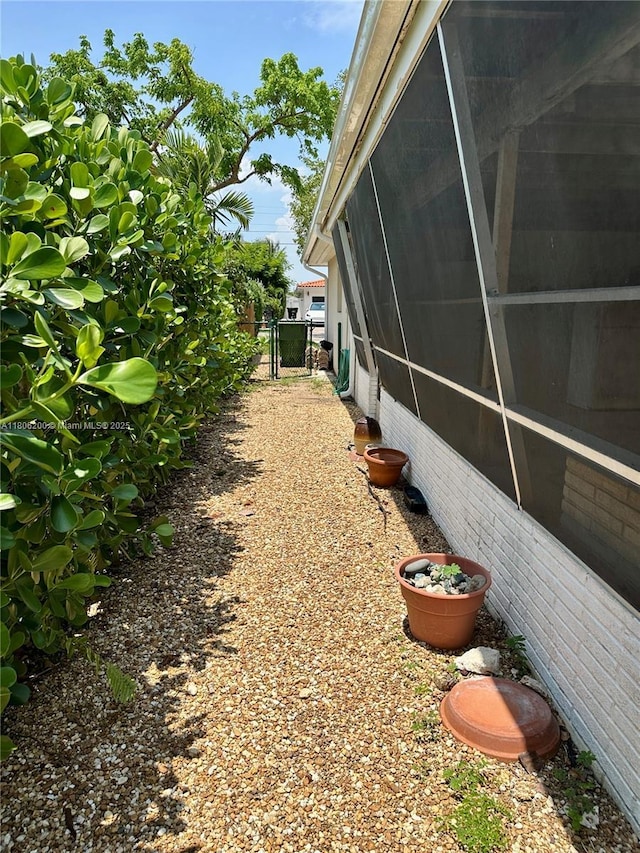 2040 N Hibiscus Dr, North Miami, FL 33181 - view of yard