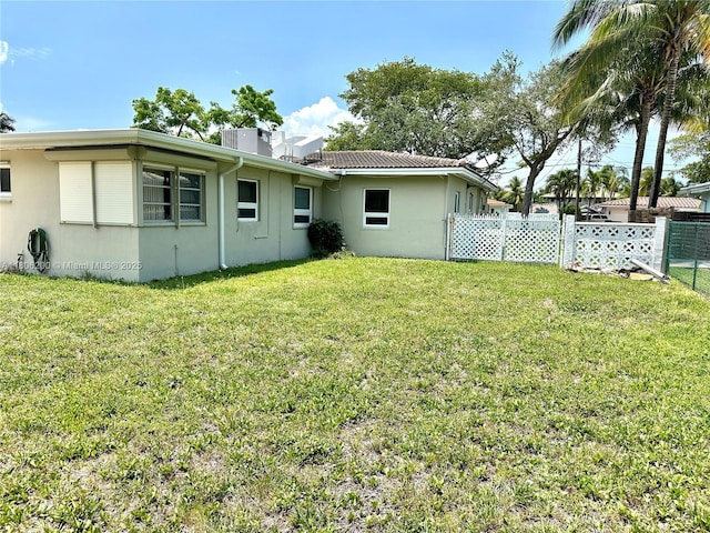 2040 N Hibiscus Dr, North Miami, FL 33181 - back of property featuring stucco siding