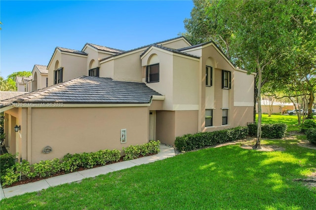 133 NW 98th Ter, Plantation, FL 33324 - view of front of property with stucco siding and a front lawn