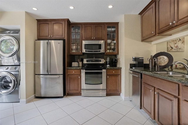 131 SW 97th Ave, Pembroke Pines, FL 33025 - kitchen with appliances with stainless steel finishes, stacked washing machine and dryer, baseboards, a sink, and recessed lighting