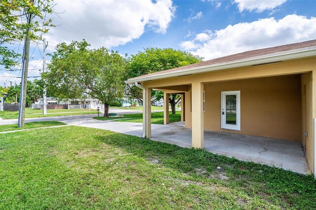 1402 E River Dr, Margate, FL 33063 - view of green lawn featuring a patio area