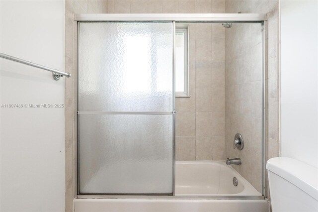 1402 E River Dr, Margate, FL 33063 - full bath with toilet and enclosed tub / shower combo