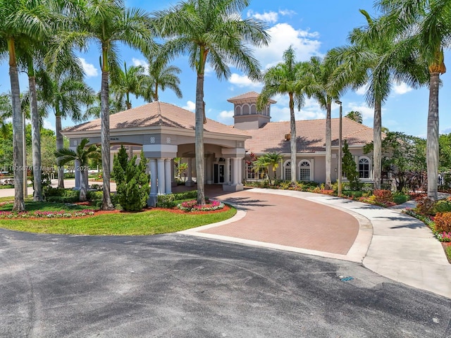 19165 N Gardenia Ave, Weston, FL 33332 - view of building exterior with curved driveway