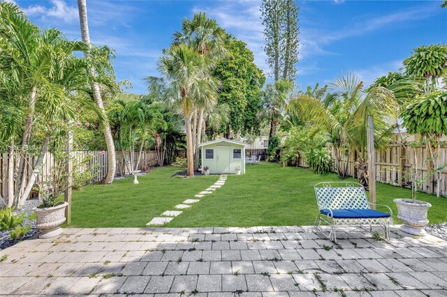 1031 SW 4th St, Fort Lauderdale, FL 33312 - view of yard featuring a patio area