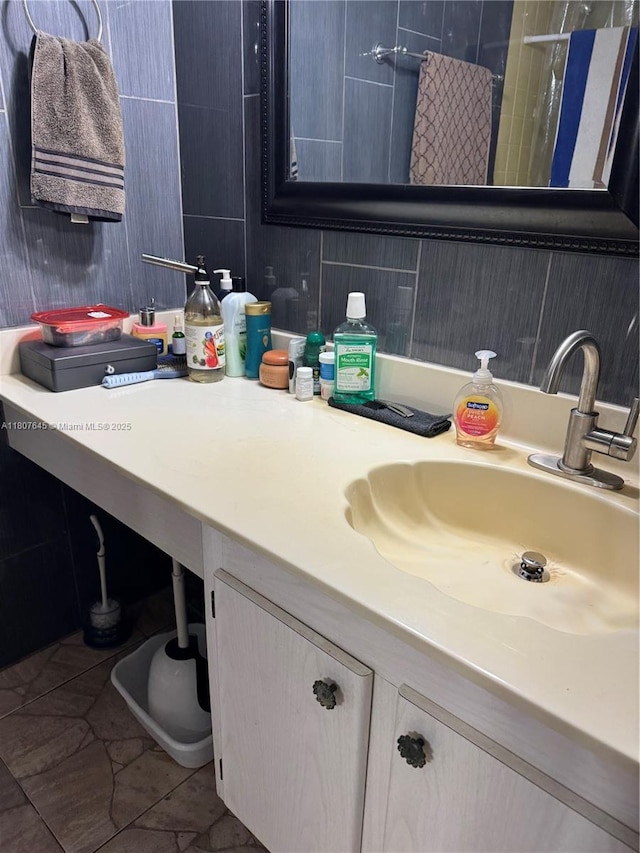 2600 NW 49th Ave Unit 103, Lauderdale Lakes, FL 33313 - bathroom with vanity and tile patterned floors
