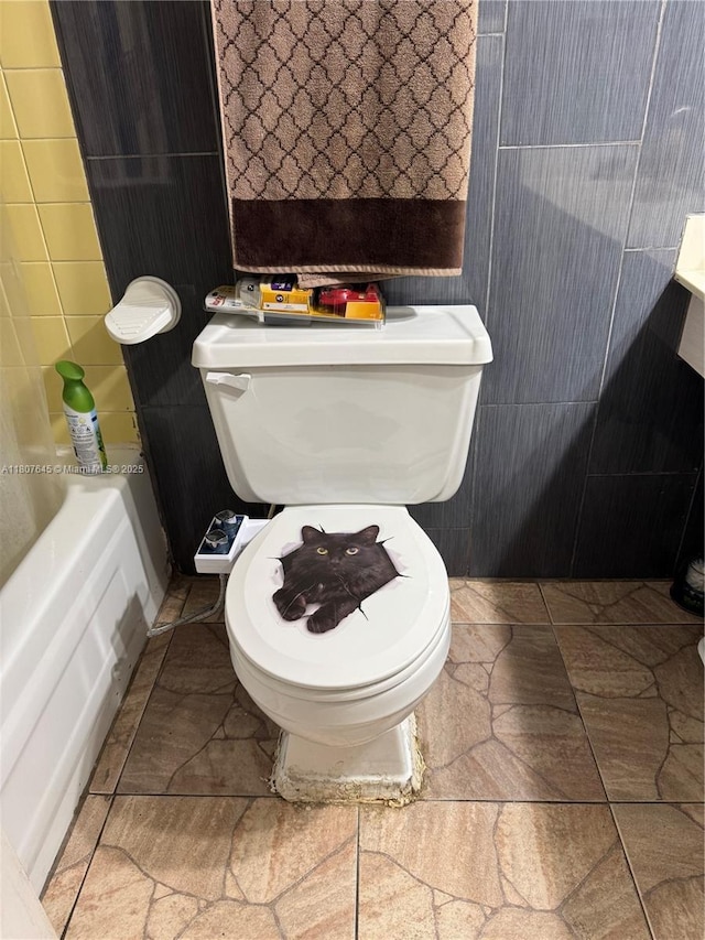 2600 NW 49th Ave Unit 103, Lauderdale Lakes, FL 33313 - bathroom with toilet and tile walls