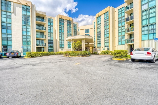 2055 SW 122nd Ave Unit 524, Miami, FL 33175 - view of building exterior with uncovered parking