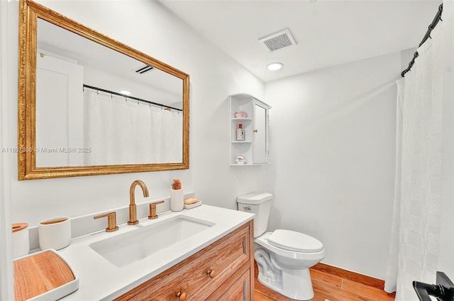 2075 SW 122nd Ave Unit 517, Miami, FL 33175 - bathroom with wood finished floors, toilet, vanity, and recessed lighting
