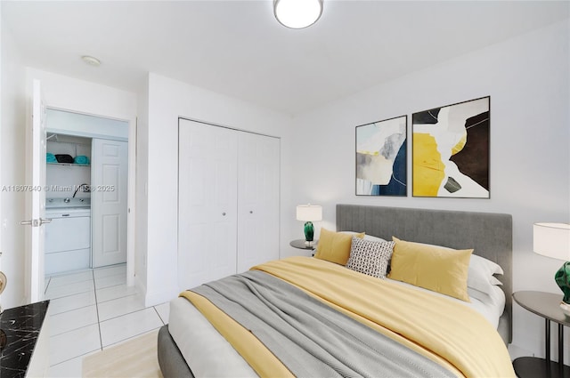 9021 NW 121st Ter Unit 85, Hialeah Gardens, FL 33018 - tiled bedroom with washer / clothes dryer and a closet