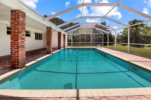 17535 SW 91st Ave, Palmetto Bay, FL 33157 - swimming pool with a patio area and glass enclosure