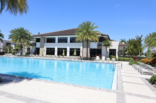 8201 NW 41st St Unit D-402, Doral, FL 33166 - view of community pool