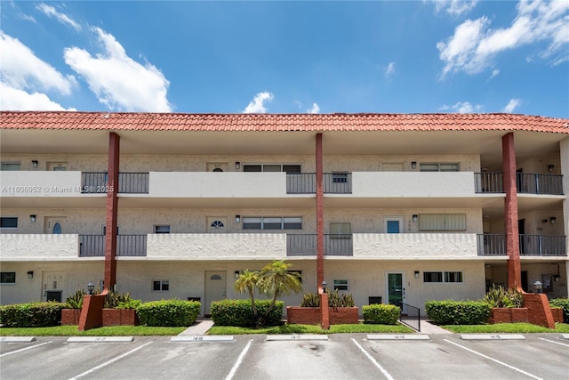 9823 S Hollybrook Lake Dr Unit 105, Pembroke Pines, FL 33025 - view of apartment building / complex featuring uncovered parking