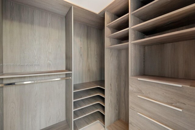 1379 N Venetian Way, Miami, FL 33139 - view of walk in closet
