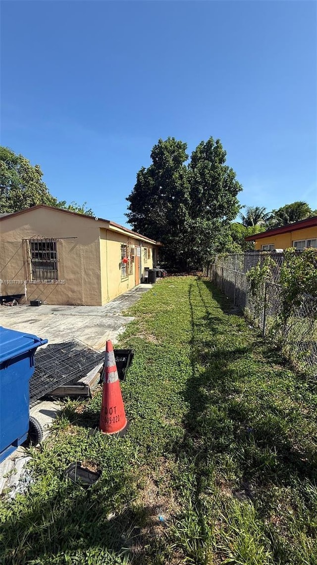 1230 NW 113th Ter, Miami, FL 33167 - view of yard