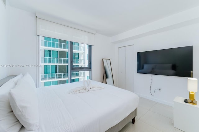 31 SE 6th St Unit 2408, Miami, FL 33131 - tiled bedroom featuring a closet