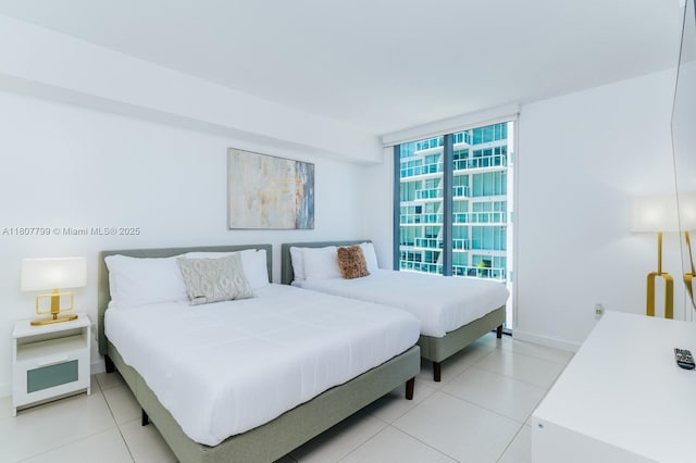 31 SE 6th St Unit 2408, Miami, FL 33131 - bedroom featuring light tile patterned floors and baseboards