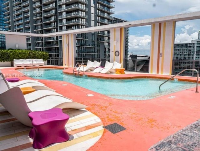 31 SE 6th St Unit 2408, Miami, FL 33131 - view of community pool