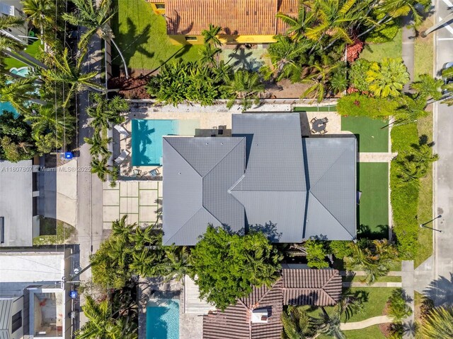 1550 Tyler St, Hollywood, FL 33020 - bird's eye view of a pool