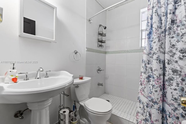 2655 NW 14th Ave, Miami, FL 33142 - full bath featuring a stall shower and toilet