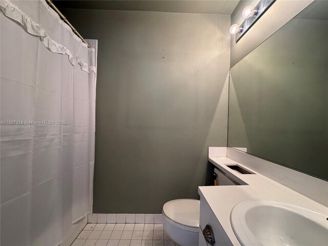 15569 N Miami Lakeway N Unit 204, Miami Lakes, FL 33014 - bathroom with vanity, toilet, baseboards, and a shower with shower curtain