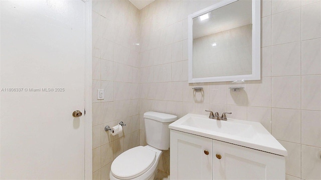5301 SW 111th Ave, Miami, FL 33165 - bathroom featuring tile walls, vanity, and toilet