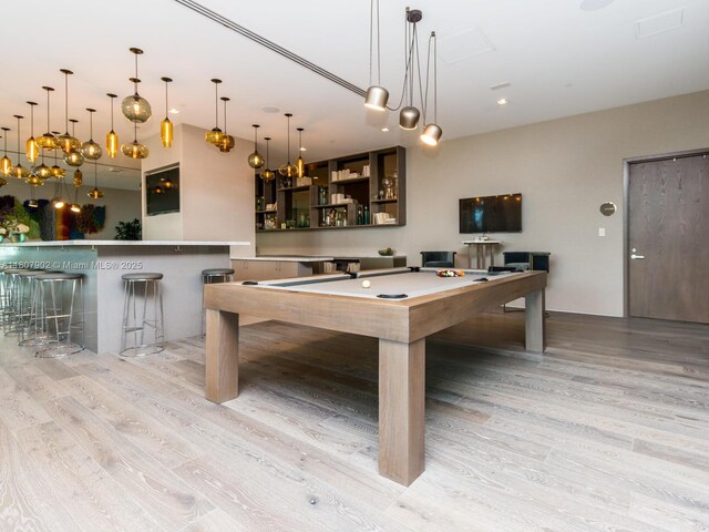 650 NE 32nd St Unit 4101, Miami, FL 33137 - recreation room featuring light wood-style floors, a bar, and pool table