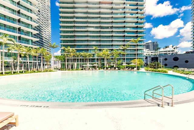 650 NE 32nd St Unit 4101, Miami, FL 33137 - view of community pool