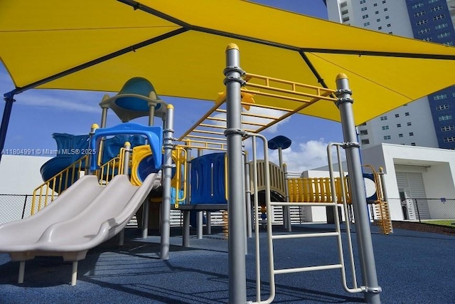 14951 Royal Oaks Ln Unit 1406, North Miami, FL 33181 - view of community playground
