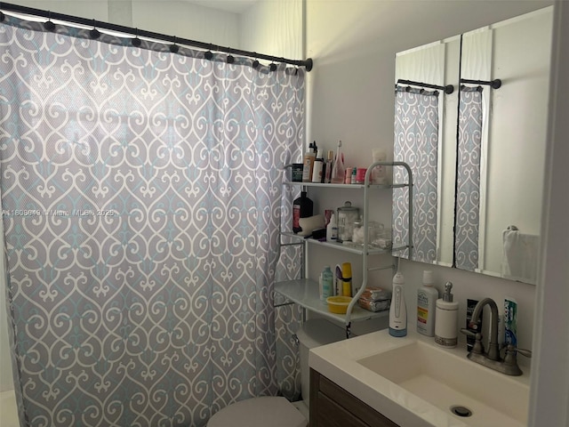 2427 Garland Cir Unit 195, Hollywood, FL 33021 - bathroom featuring vanity, toilet, and a shower with curtain