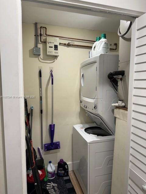 6121 SW 40th Ct, Miramar, FL 33023 - laundry area with stacked washer and clothes dryer