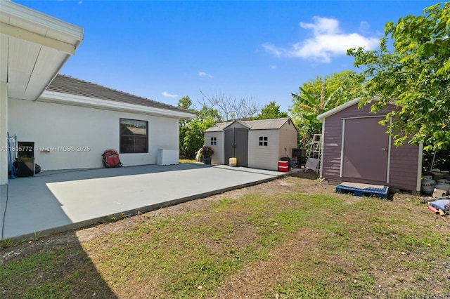32004 SW 199th Ct, Homestead, FL 33030 - view of grassy yard with a patio area