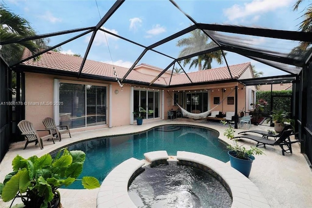 1987 S Landing Way, Weston, FL 33326 - view of swimming pool with a pool with connected hot tub, a patio area, and an outdoor living space