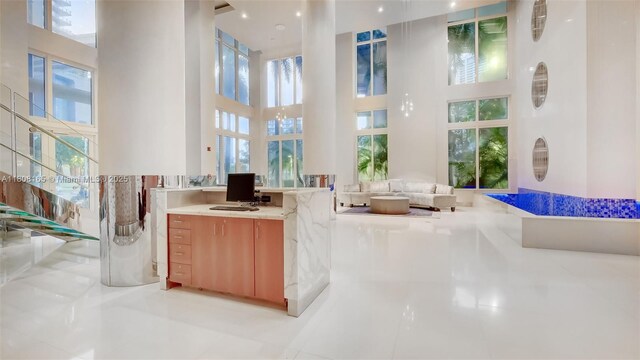 41 SE 5th St Unit 1012, Miami, FL 33131 - common area with a high ceiling